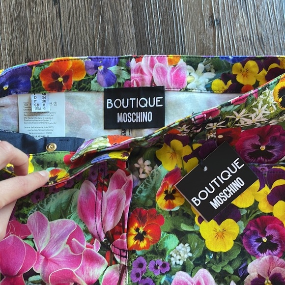 NWT ๐ Moschino Boutique flower print jeans 2021 collection. Flare bottom size 6 - Picture 5 of 11